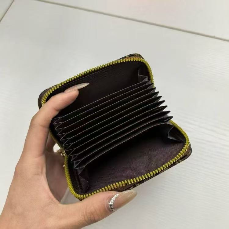 多用风琴卡包663（花型随机）拍一发二 到手价¥9.99